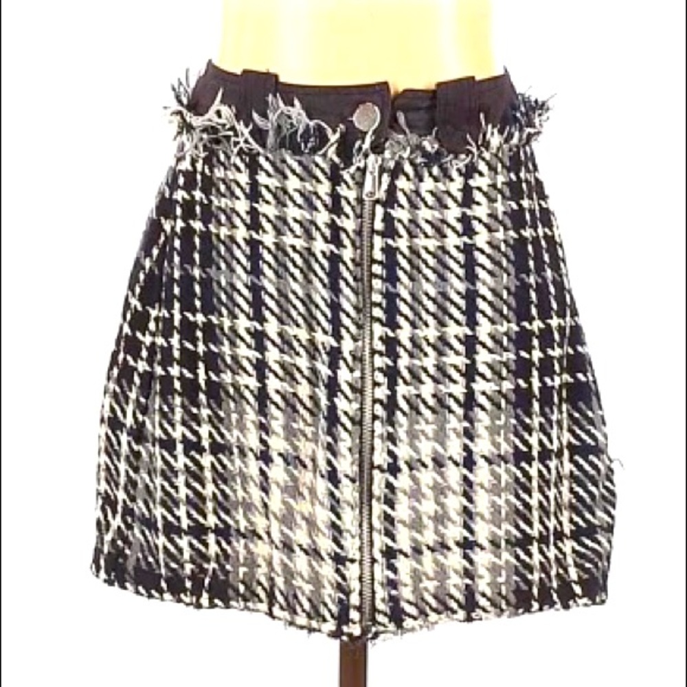 SALE!!  ZARA Basic Collection ZIP Front MINI SKIRT Small